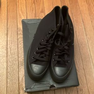 Women’s converse boots size 10 , in great condition